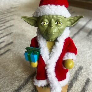 Star Wars Yoda Santa Figurine Statue